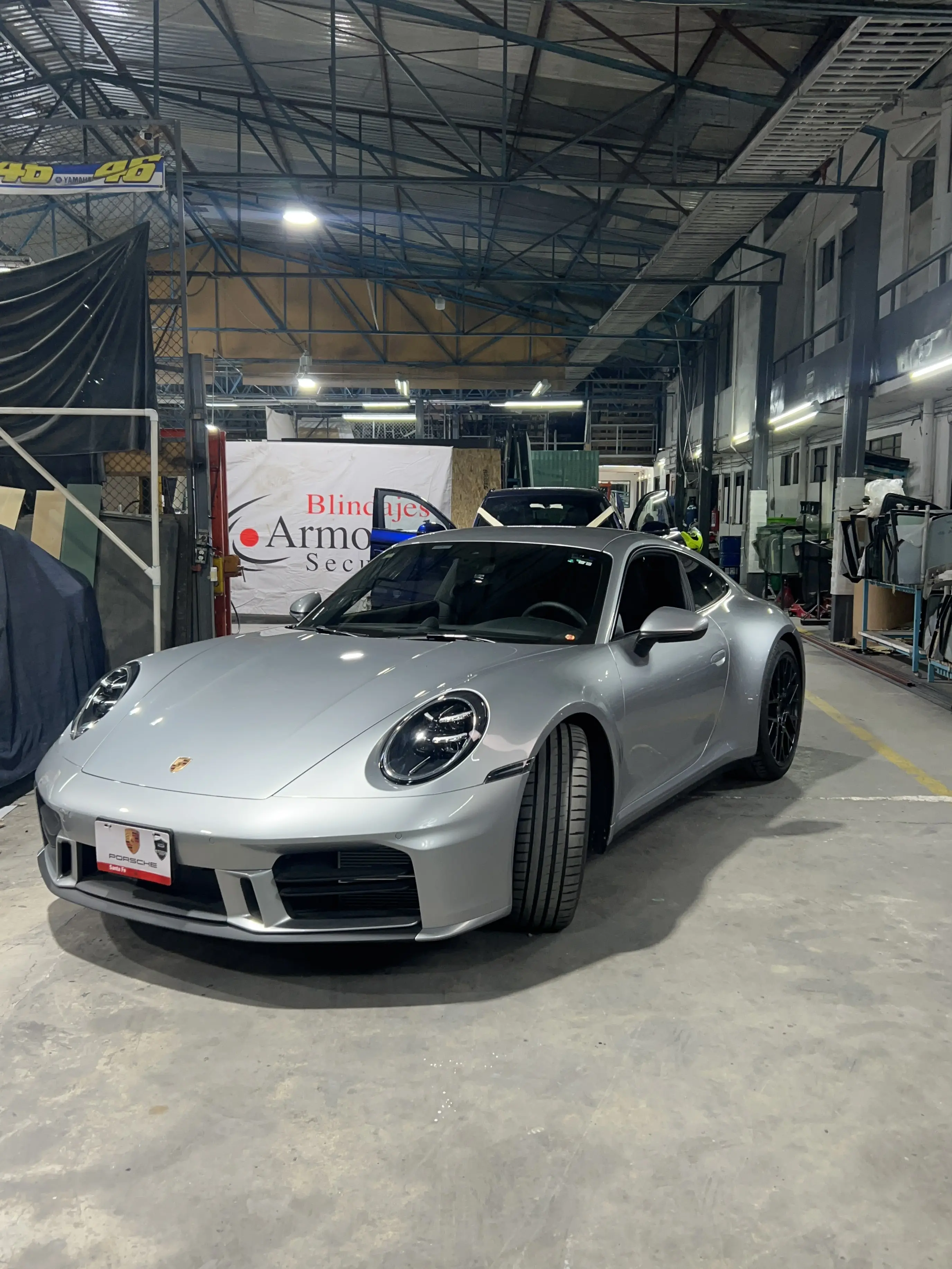 Equipo de técnicos especializados en blindaje automotriz