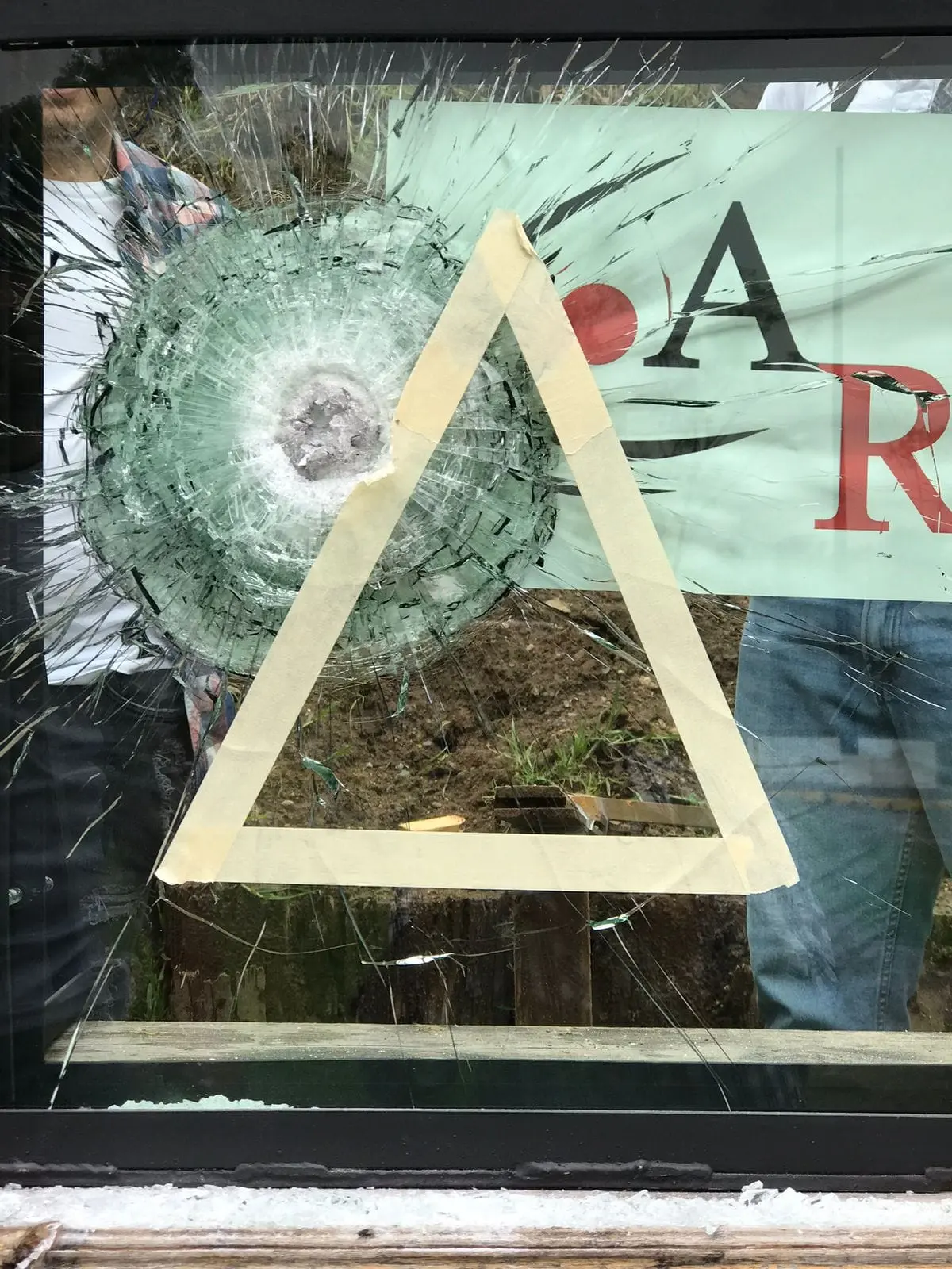 Detalle de estructura balística en puertas